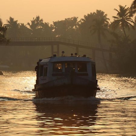 Готель Marari Houseboat Марарікулем Екстер'єр фото