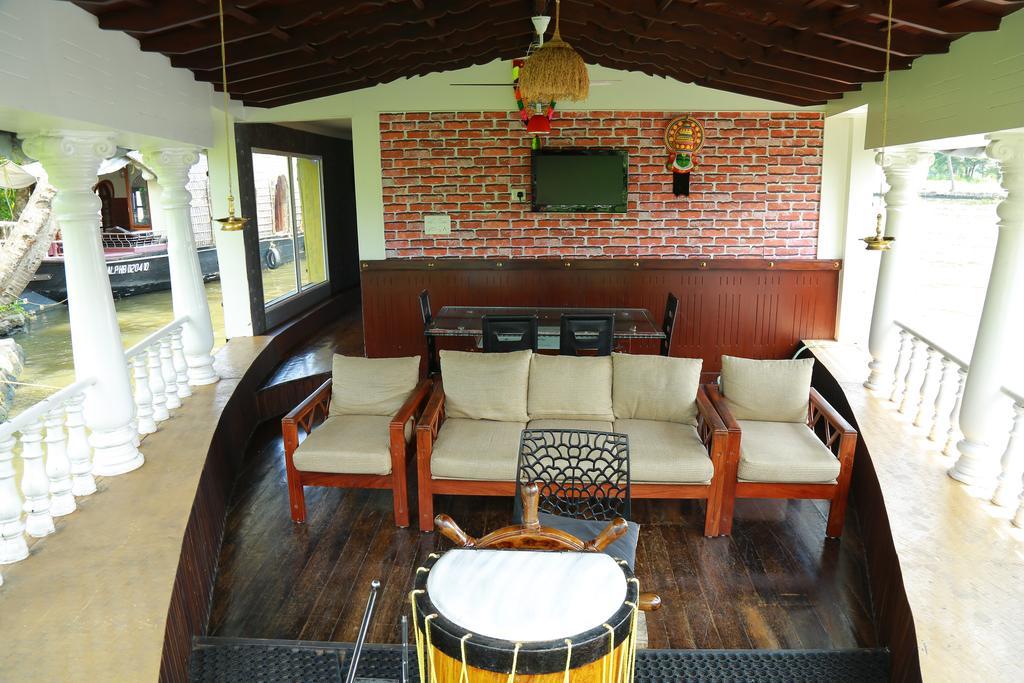 Готель Marari Houseboat Марарікулем Екстер'єр фото