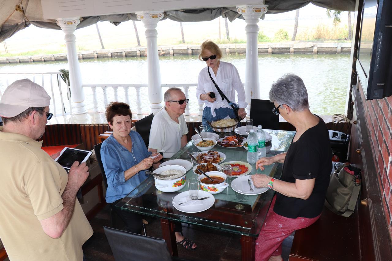 Готель Marari Houseboat Марарікулем Екстер'єр фото